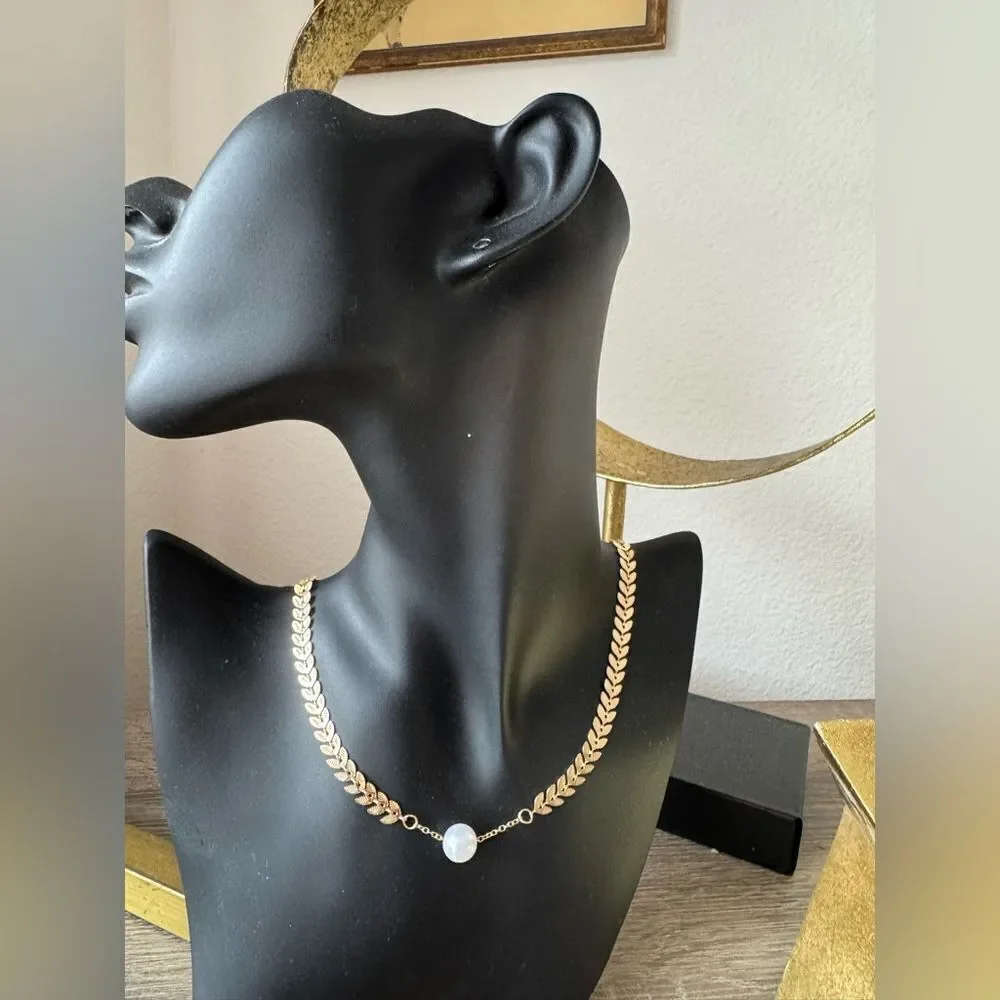 Gold Leaf Necklace with Pearl Accents N842